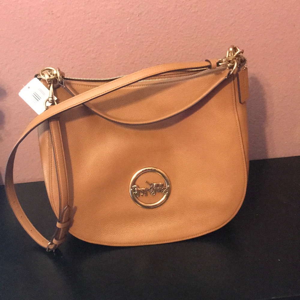 New coach hand bag comes with strap